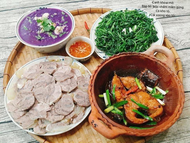 Mâm cơm gia đình hôm nay - đơn giản mà đậm đà vị yêu thương.