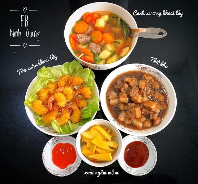 Mâm cơm gia đình buổi trưa - thơm lừng cả gian bếp.