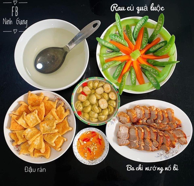 Bức ảnh này không chỉ là món ăn, mà là cả một trời thương mến - mâm cơm gia đình là minh chứng cho điều đó.