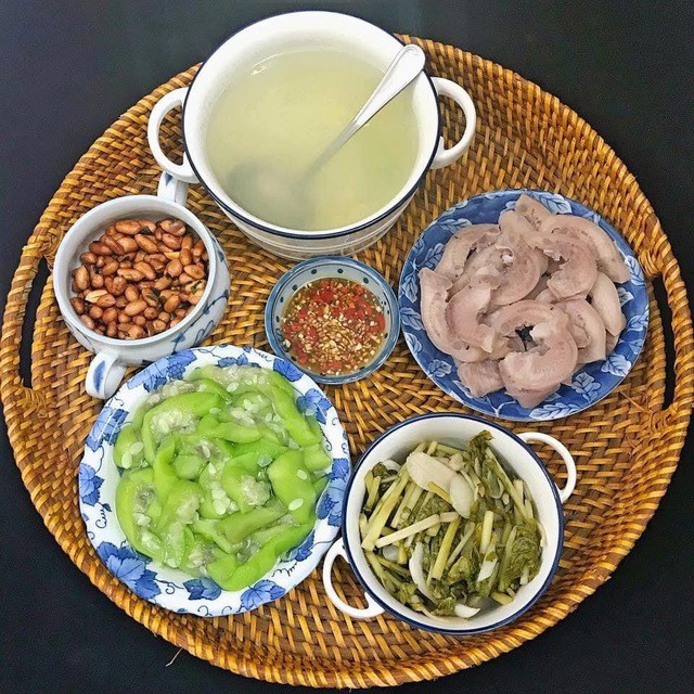 Mâm cơm gia đình nhanh gọn cho mẹ bận rộn.