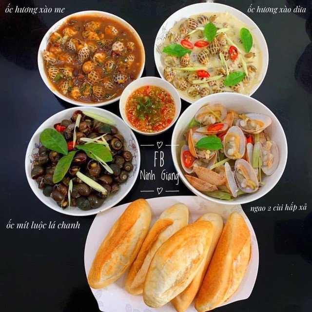 Mâm cơm gia đình ngày mưa - chỉ cần thế là thấy đủ.