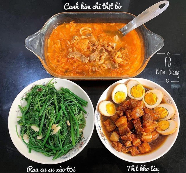 Mâm cơm gia đình mùa dịch - thắt chặt mà vẫn ấm lòng.