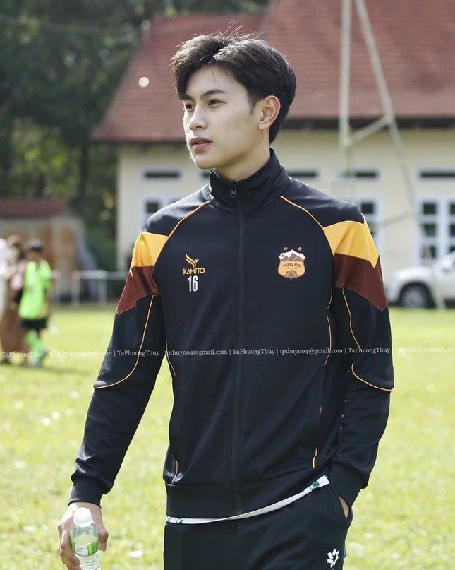 "Hotboy" Trần Gia Bảo - cầu thủ U17 Việt Nam ghi bàn trận gặp U17 Nhật Bản - 5
