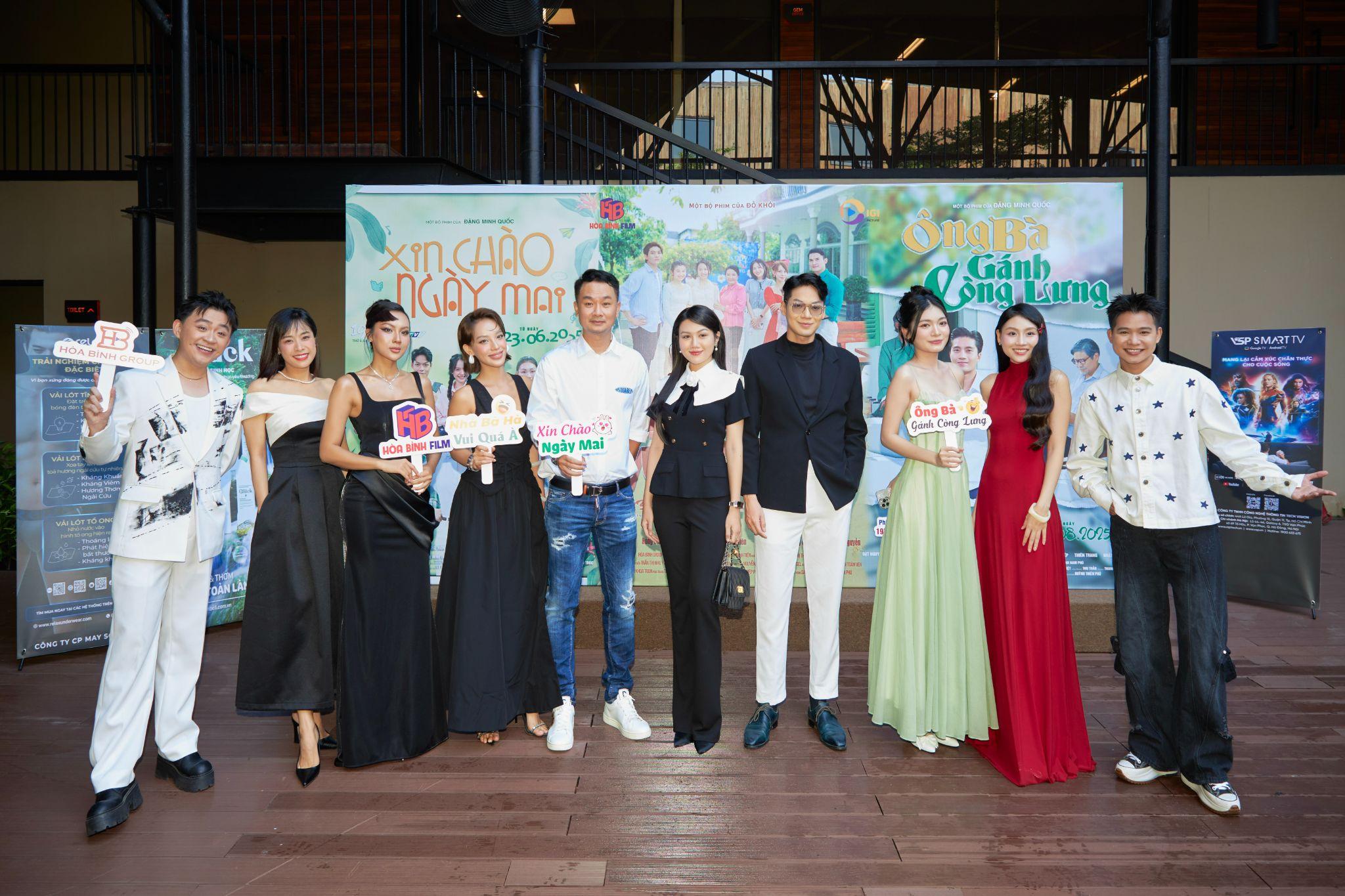 Dàn diễn viên ra mắt truyền thông