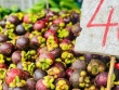 Măng cụt vào mùa giá "siêu hời", tiểu thương chia sẻ cách loại bỏ quả hỏng, tránh lãng phí