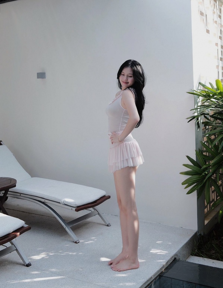 Vợ Thành Chung được khen 'xinh như công chúa' - 2