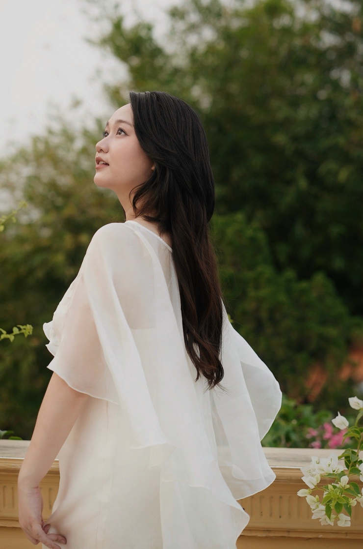 từ phòng tập gym đến các hoạt động ngoài trời. Sự kiên trì đã mang lại kết quả tích cực khi vóc dáng của cô dần gọn gàng hơn, thần thái cũng tươi tắn và đầy sức sống.