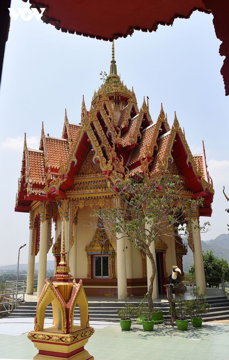 Chùa Wat Tham Suea có kiến trúc đặc trưng của Phật giáo và văn hóa Thái Lan.
