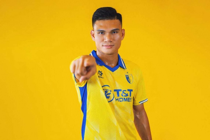 Từng “nghèo nhất” U23 Việt Nam, bứt phá và hôn nhân viên mãn - 9