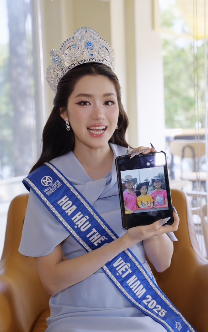 Phương Oanh khoe ảnh thời thơ ấu của 3 chị em.