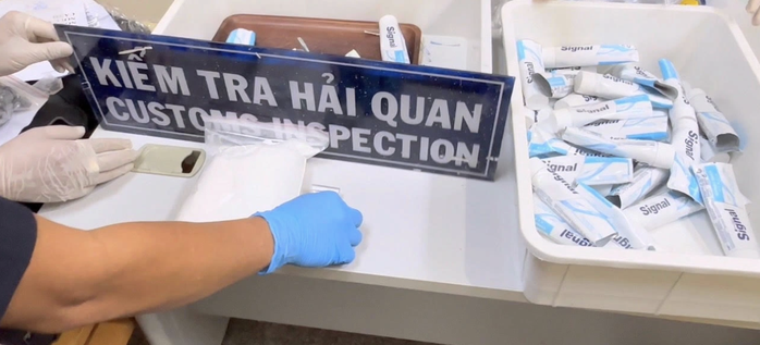 Những nhân vật bí ẩn trong vụ 4 tiếp viên xách ma tuý từ Pháp về Việt Nam