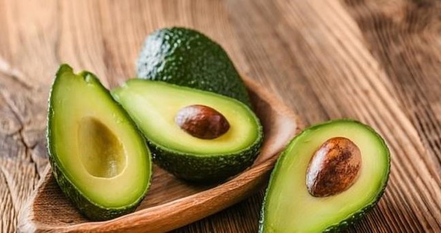 Quả bơ cung cấp một nguồn vitamin dồi dào, rất tốt cho chức năng tuyến giáp tối ưu.