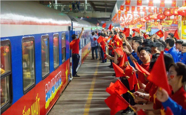 Một tin vui cho hàng triệu người Việt Nam dịp nghỉ lễ 30/4-1/5 và Giỗ Tổ Hùng Vương là ngành hàng không, đường sắt dồn dập tăng chuyến, tăng chỗ. Ảnh: TPO.