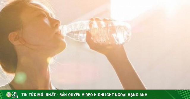 Uống nước tưởng vô hại nhưng sai cách lại 'hại ngược' cơ thể: 4 thói quen nhiều người đang mắc phải