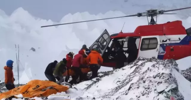 Hướng dẫn viên đầu độc người leo núi Everest để dàn dựng cứu hộ giả