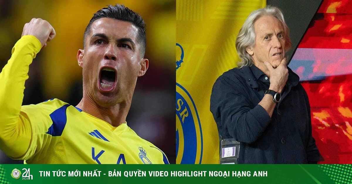 Chuyện lạ ở Al Nassr: HLV Jesus "xin phép", Ronaldo đồng ý mới dám thay người