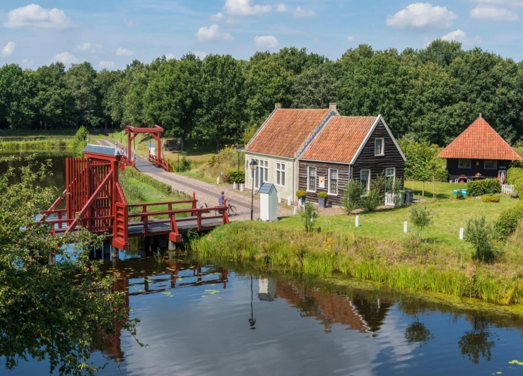 Ngôi làng đẹp như tranh vẽ, gây ấn tượng vì tạo hình ngôi sao độc đáo - 3