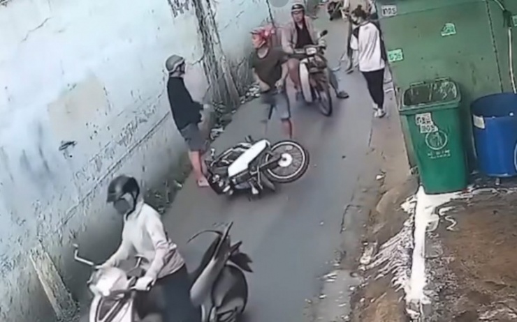 Bắt khẩn cấp đối tượng đánh người sau va chạm giao thông - 2