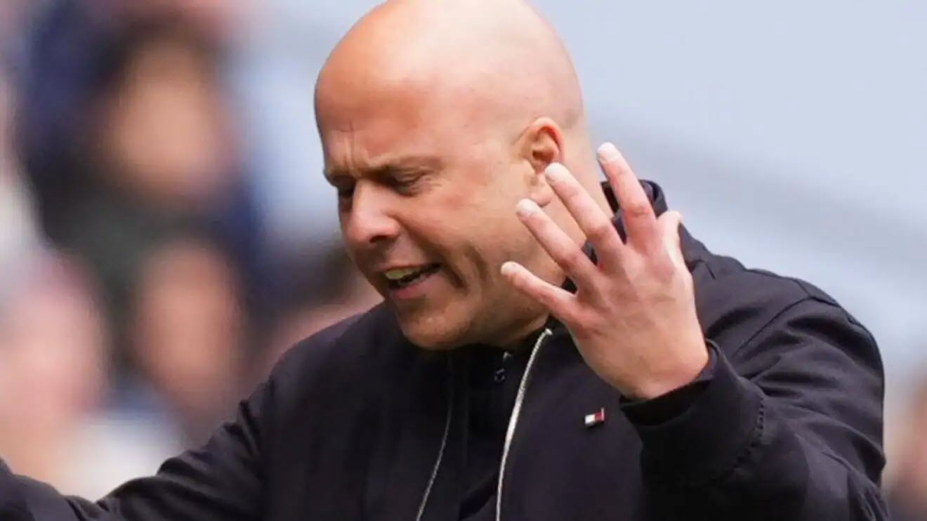 Arne Slot là một ca không thể chữa được cho Liverpool, nhưng giải quyết ra sao, vào lúc nào lại là điều chưa ai giải đáp được