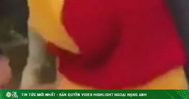 Đứa trẻ vô tư đánh “Gấu Pooh” giữa khu vui chơi: Câu chuyện khiến nhiều phụ huynh phải giật mình về cách dạy con