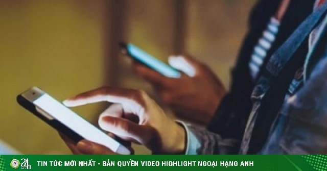 Cúi đầu xem điện thoại quá nhiều, nam sinh bàng hoàng khi bị liệt nửa người