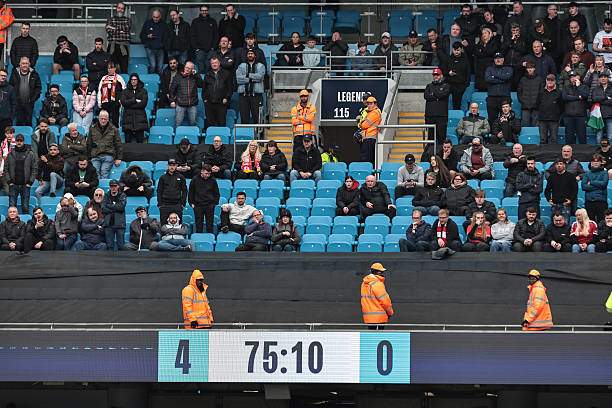 Những CĐV tận tụy nhất của Liverpool cũng đa số bỏ về