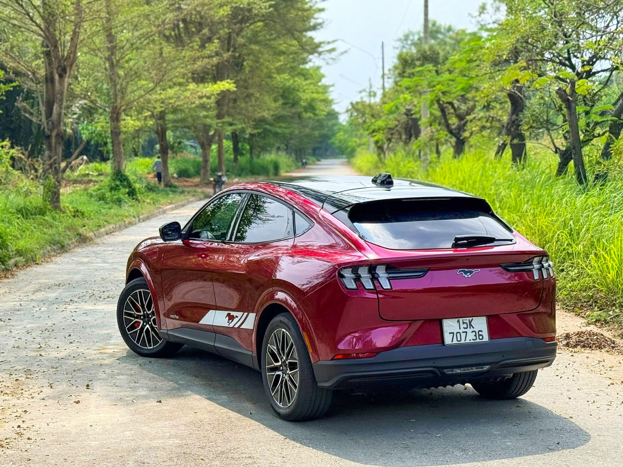 Mustang Mach-E vẫn duy tr&igrave; c&aacute;c đặc t&iacute;nh kỹ thuật của một mẫu SUV điện hiệu năng cao.