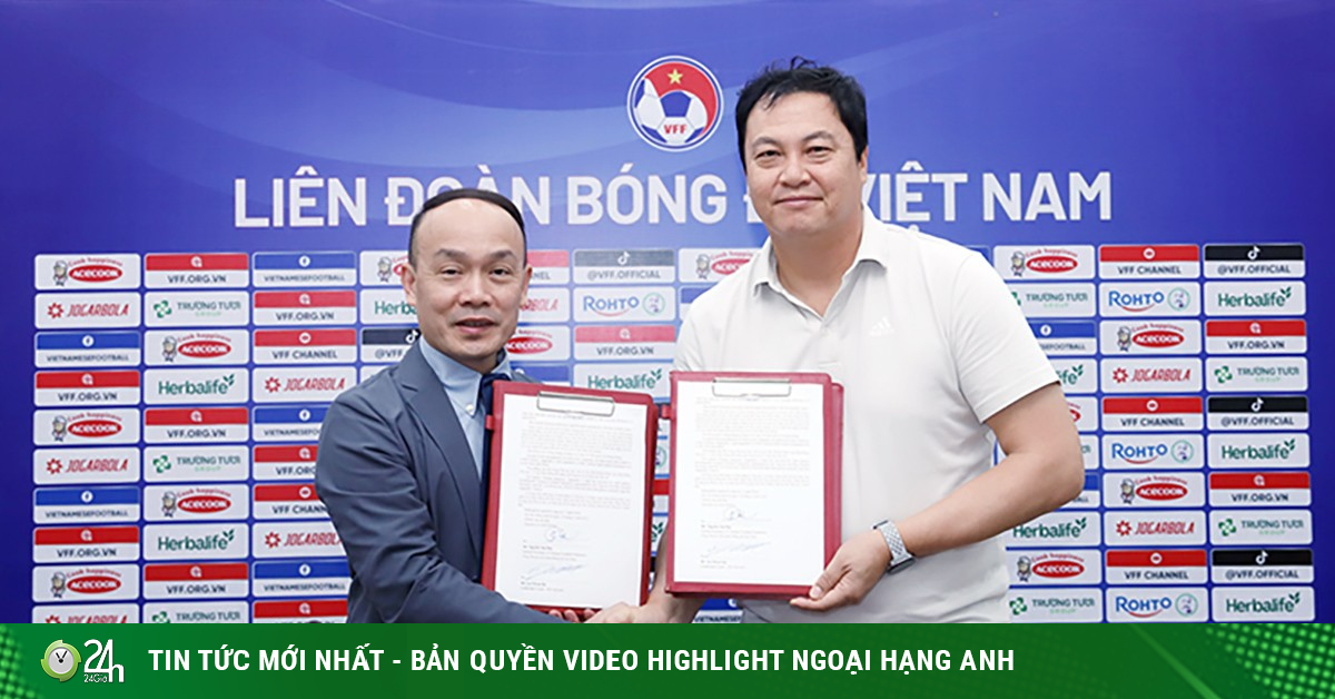 Trợ lý HLV Kim Sang Sik ở ĐT Việt Nam được VFF "thưởng nóng"