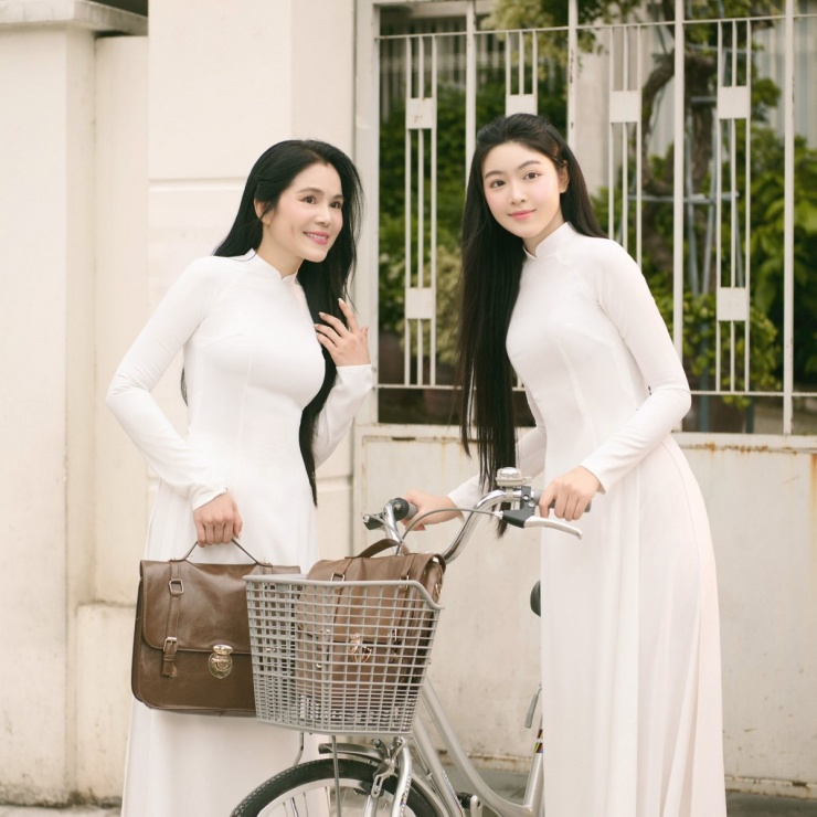 "Lưu giữ thanh xuân bên người bạn thân mà Lem yêu thương nhất".