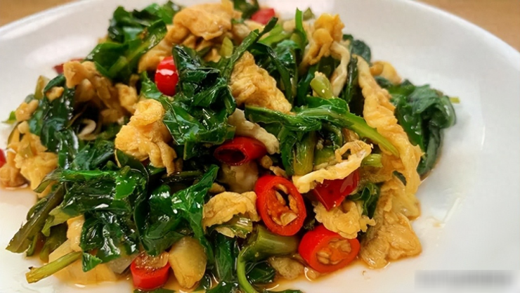 Loại rau này hơi đắng.