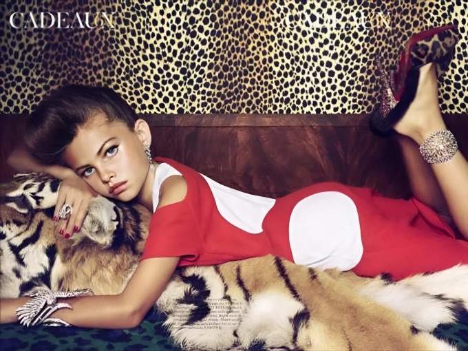 Thylane với tạo hình quyến rũ trên Vogue Enfants.