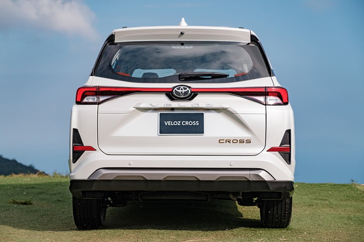 Giá xe Toyota Veloz Cross tháng 4/2026, ưu đãi 100% lệ phí trước bạ - 4