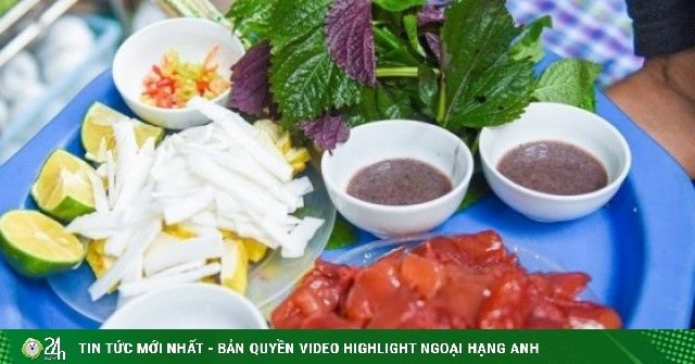 Món ăn 'hạ hỏa' ngày nắng nóng ở Hà Nội, hương vị gây tranh cãi vẫn hút khách