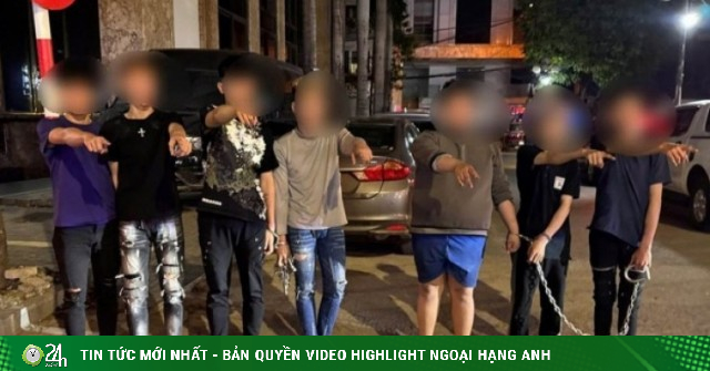 Đánh nhầm người, tiện tay cướp tài sản, 8 thiếu niên bị bắt