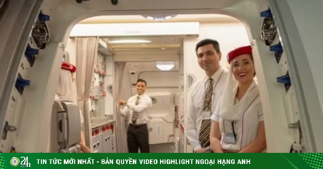Bí mật sau việc cúi chào của tiếp viên ở cửa máy bay, nhiều người không biết