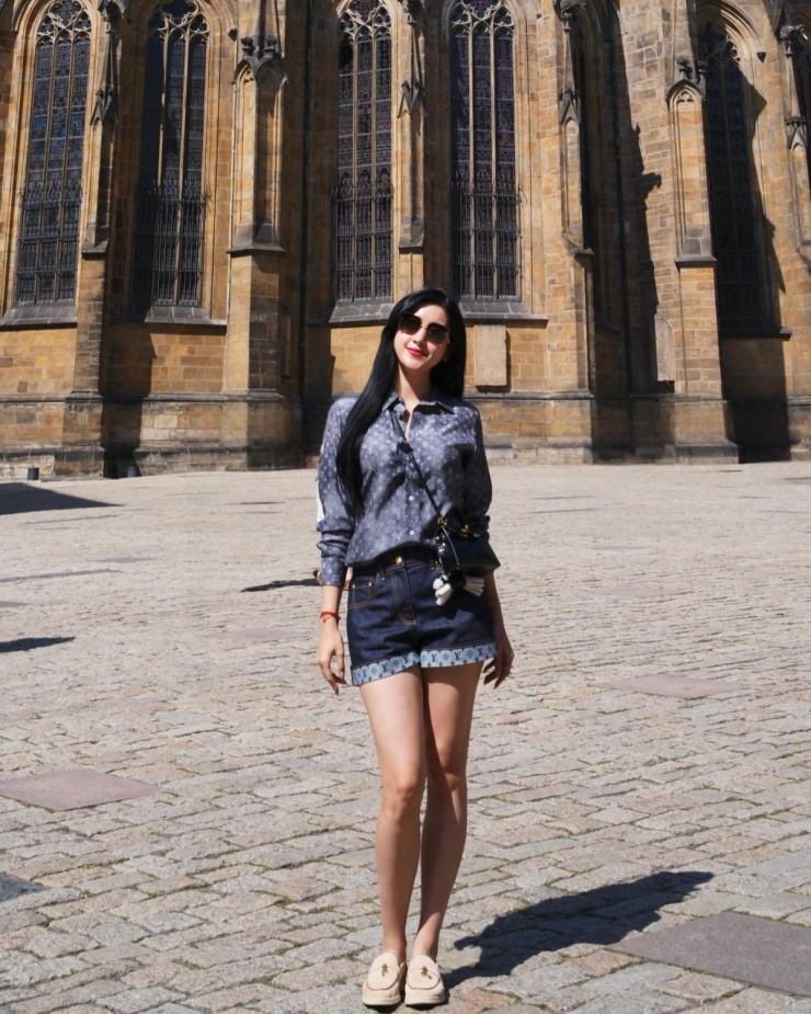 Bộ sưu tập giày dép xa xỉ của á hậu Huyền My - 1