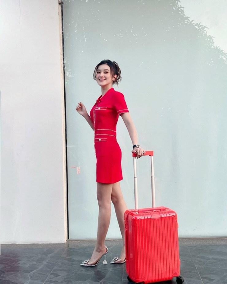 Bộ sưu tập giày dép xa xỉ của á hậu Huyền My - 6