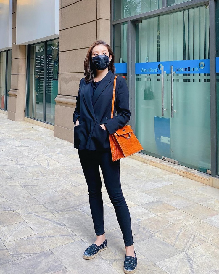 Bộ sưu tập giày dép xa xỉ của á hậu Huyền My - 10