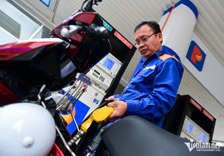 Bộ Công Thương chuẩn bị sẵn các kịch bản khi giá xăng dầu biến động mạnh. Ảnh: Nguyễn Huế