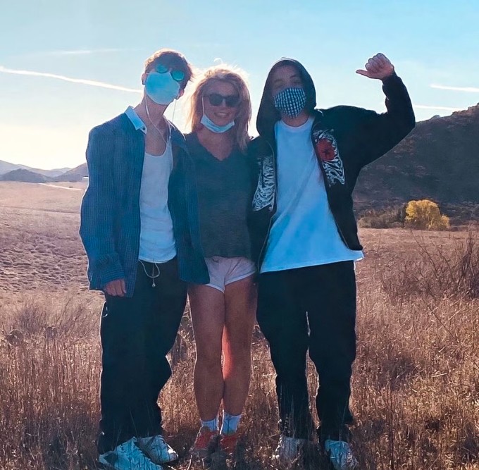 Ngoại hình hai con trai cao hơn 1,9 m của Britney Spears - 7
