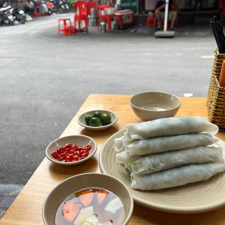 Phở cuốn được coi là món ăn giải ngán vào mùa hè. (Ảnh: TripAdvisor)