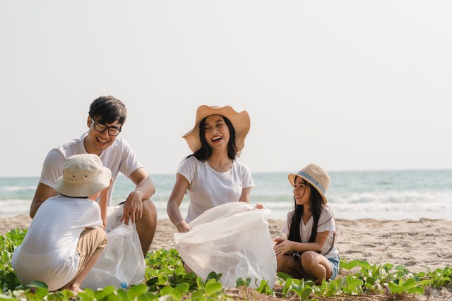 Sự khích lệ của cha mẹ giúp trẻ mạnh dạn thử nghiệm, từ đó phát triển tư duy sáng tạo. Ảnh minh họa