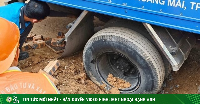 Hà Nội: Ô tô tải mắc kẹt tại công trình thi công trên đường Nguyễn Trãi, phương tiện tham gia giao thông ùn dài