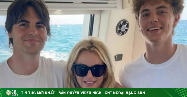 Ngoại hình hai con trai cao hơn 1,9 m của Britney Spears