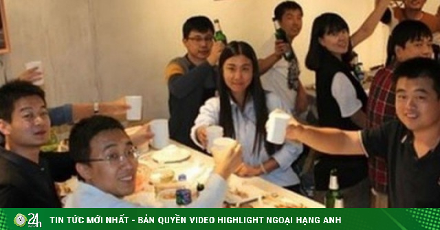 Về quê họp lớp sau nhiều năm, lớp trưởng nói 1 câu khiến tôi rời bàn tiệc và chặn cả nhóm lớp