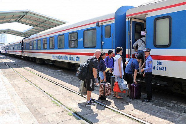 Hành khách di chuyển bằng tàu hỏa tăng cao, ngành đường sắt bổ sung thêm chuyến phục vụ dịp lễ. Ảnh minh họa.