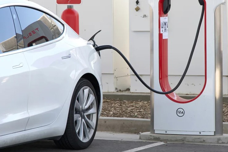 Xe điện ngày càng phổ biến trên thị trường.