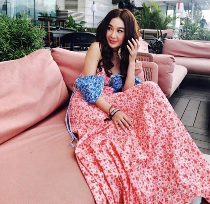 Gu mặc trẻ như gái 20 của Ôn Bích Hà - 8
