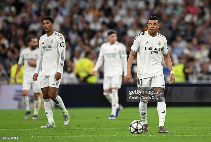 Real Madrid đối mặt nguy cơ mất cả danh hiệu lẫn thể diện tại Camp Nou