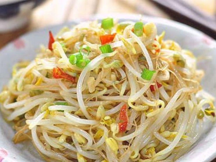 Giá đỗ trộn chua ngọt.